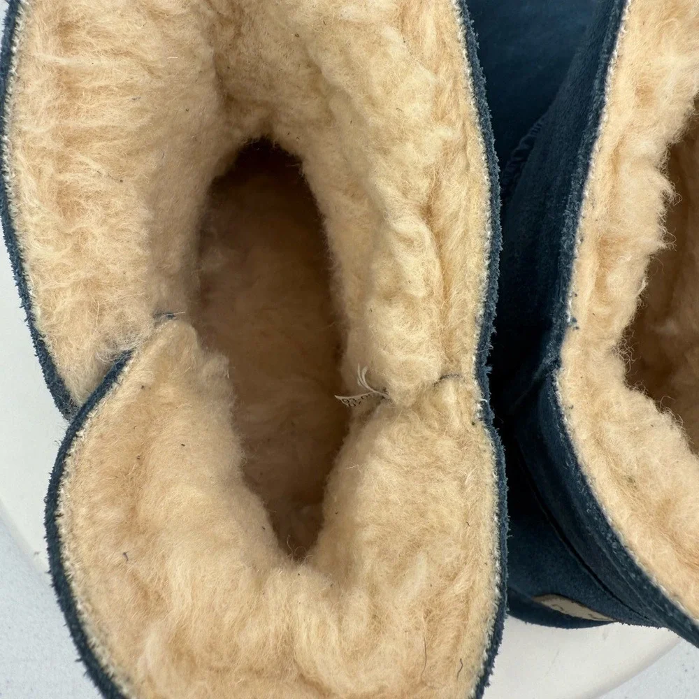 BEARPAW Womens Rosy Button Flat Slate Blue Suede‎ Snow Boots Sz 7 Wide Sheepskin